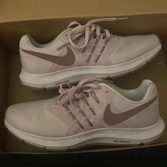 Women’s Nike Running Shoes - Size 7 - Picture 4 of 7